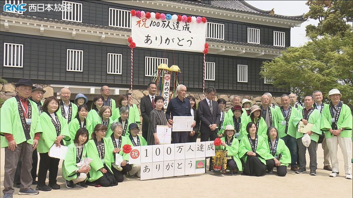 岡山市の観光ボランティアガイド　案内100万人達成