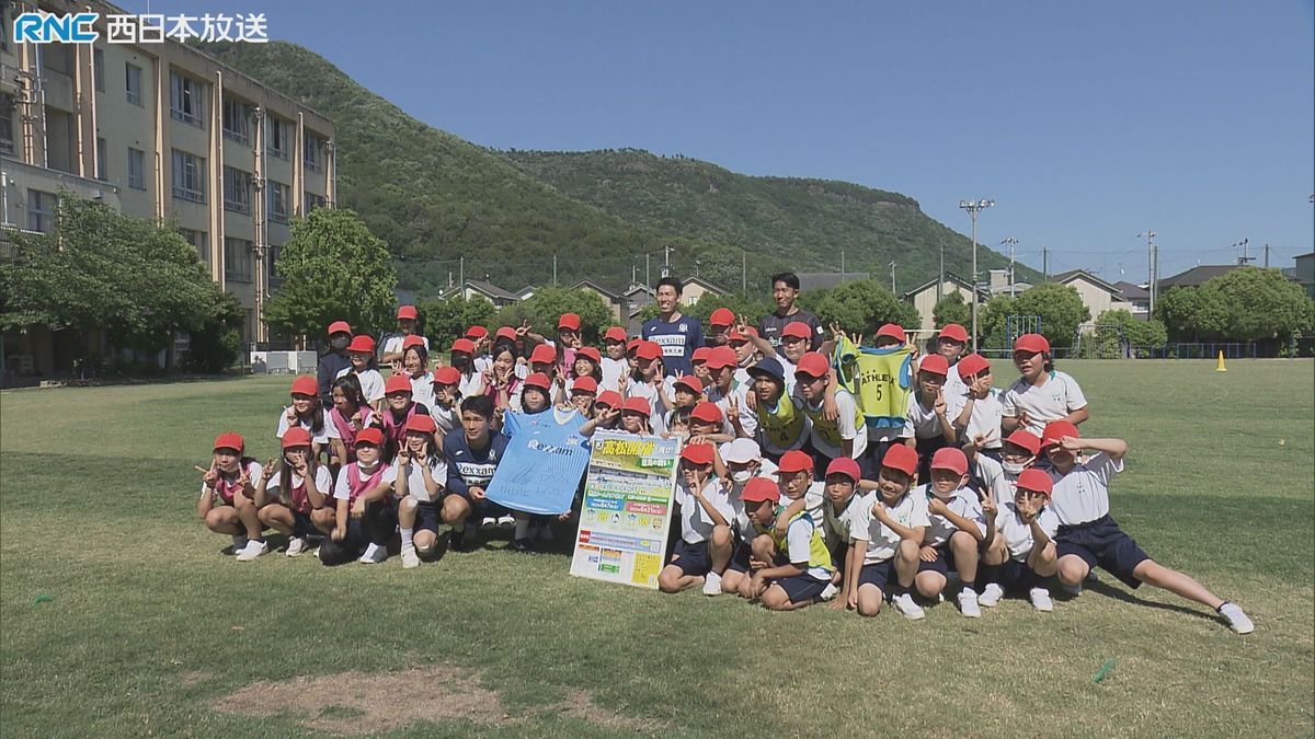 カマタマーレ讃岐　小学校でサッカー教室