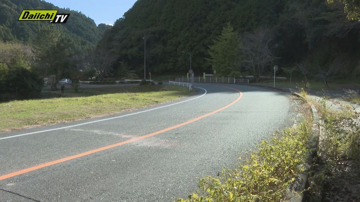 新聞配達のオートバイ転倒　男性が重体　単独事故か（静岡・森町）