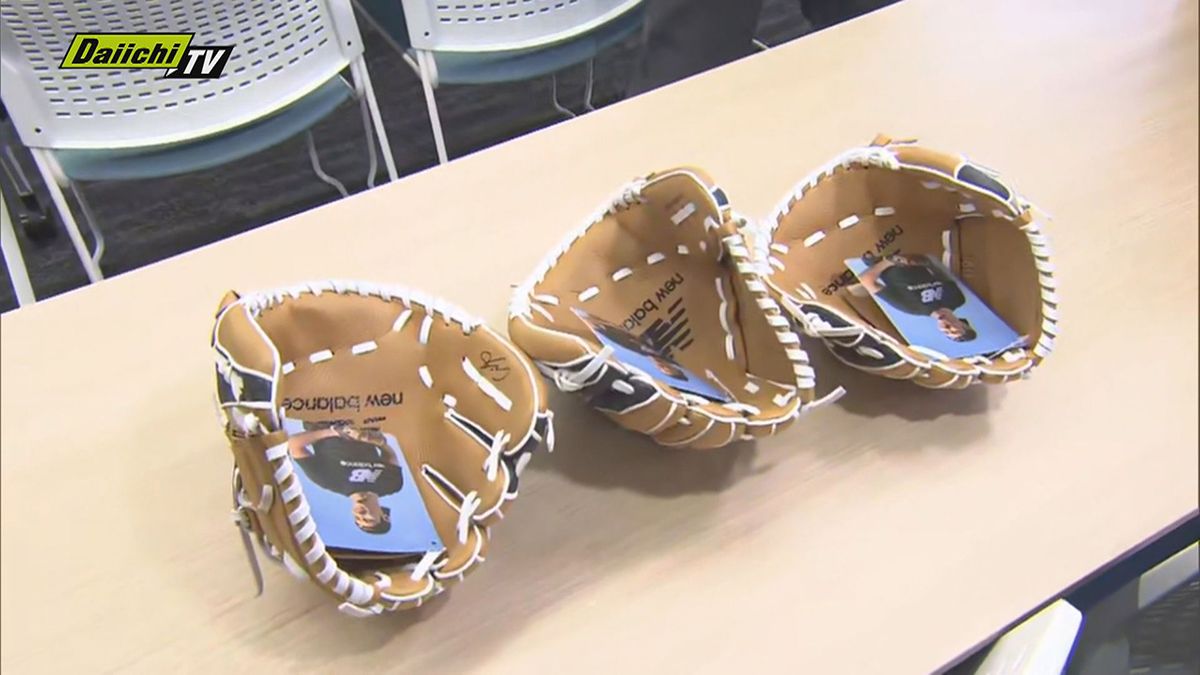 MLB・ドジャースの大谷翔平選手が寄贈したグローブが25日、静岡県内に到着