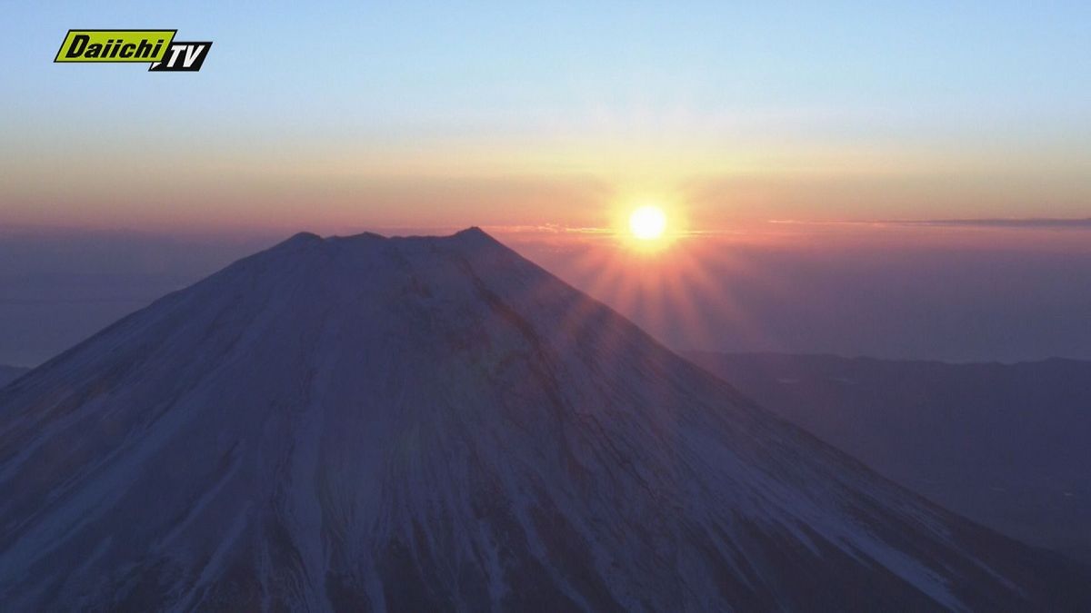 【新春】穏やかな年明け　各地で初日を望み富士山映える…初詣のにぎわいも（静岡県）