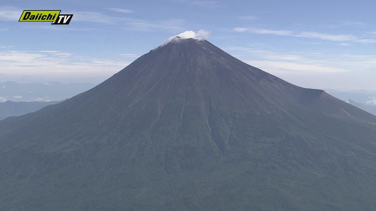 【続報】富士山静岡県側火口付近で登山客とみられる３人発見も心肺停止か…静岡県警が救助活動にあたる