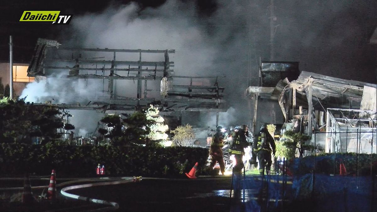 【火事】「窓から炎が…」住宅と倉庫 計４棟全焼もけが人なし（浜松市浜北区）