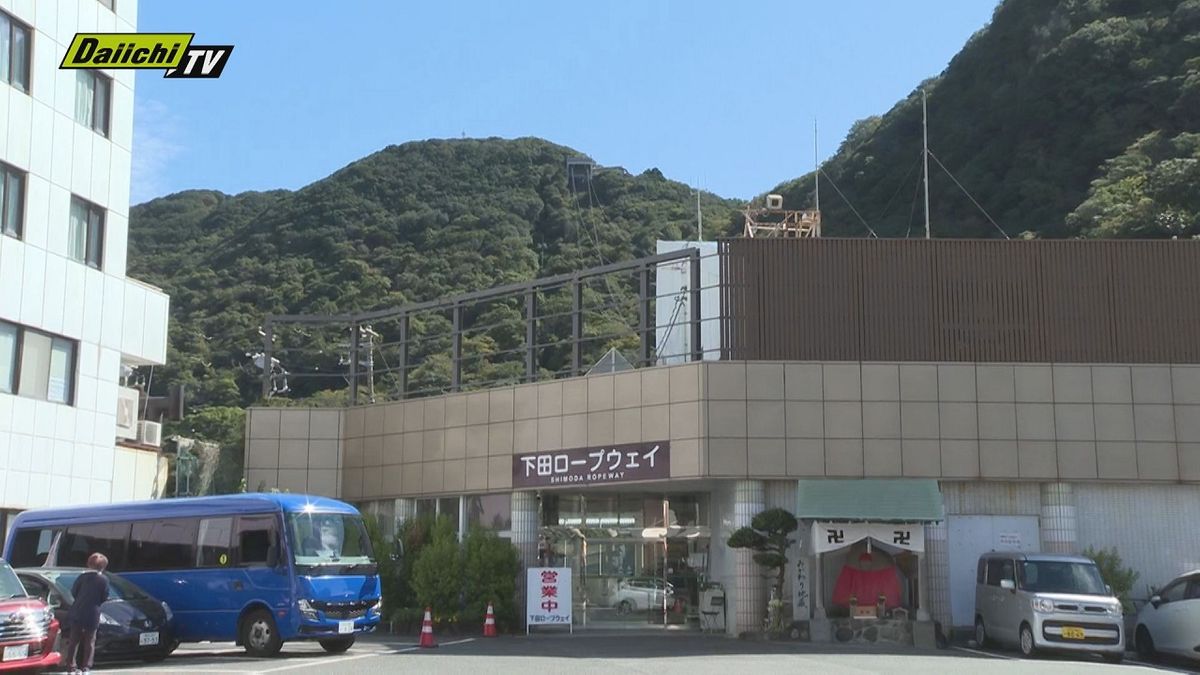 観光施設の男子トイレに侵入　女を逮捕　コンセントには黒いテープが･･･　一連の黒テープ事件に関与か