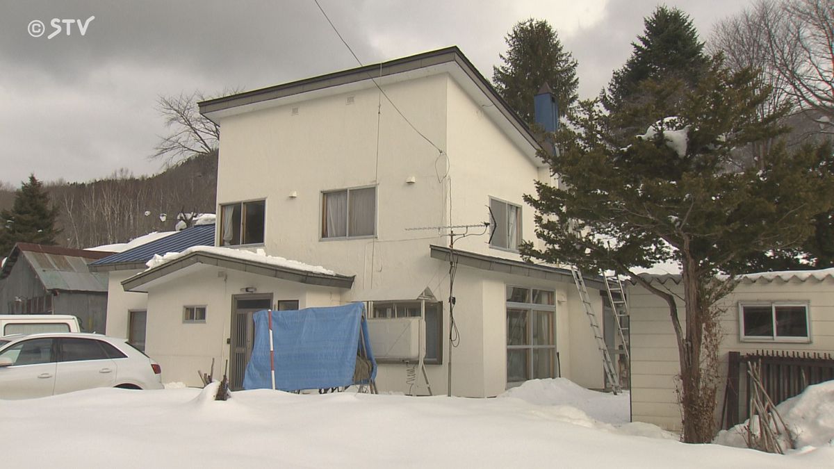 命綱をつけ宙づり状態 雪下ろし中に転落か？ 94歳男性死亡 札幌市