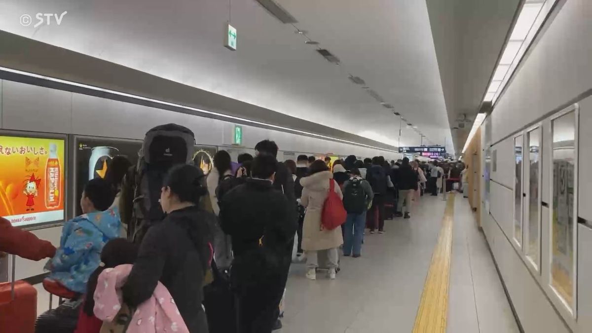 踏切で車が一時立ち往生　運休や遅れが発生　新千歳空港駅は混雑　北海道・JR千歳線