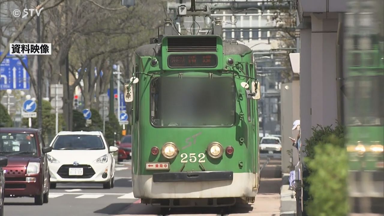 運転手不在の路面電車 赤信号の交差点に進入 重大インシデントに認定し