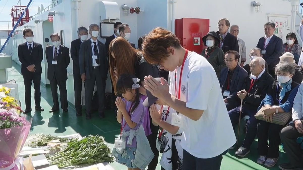 「北方墓参を一日でも早く復活してほしい」元島民らが船の上から先祖を供養する洋上慰霊はじまる