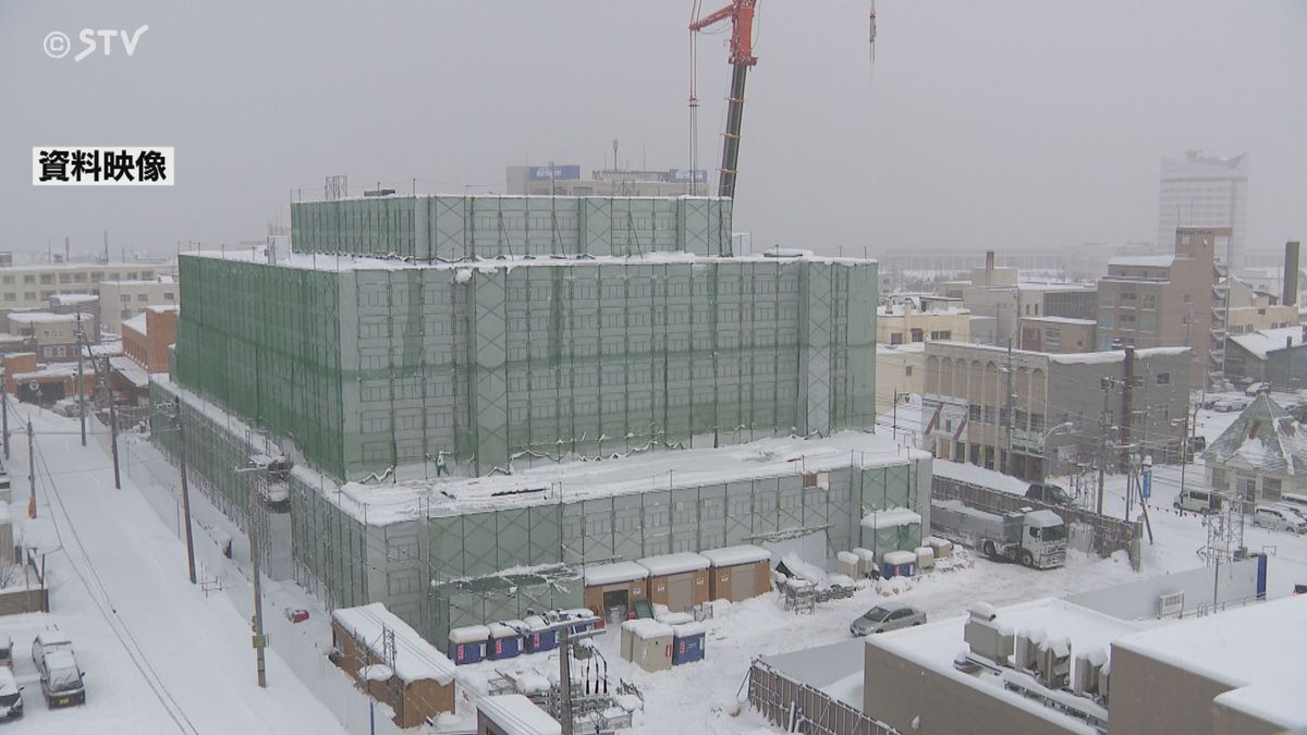 市役所の新庁舎建設現場で転落事故…木材よけようと階段上る最中に５m落下 北海道稚内市