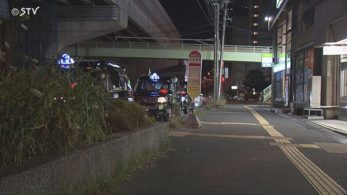 ひったくり男が逃走中　80歳女性バッグ盗まれけが　タクシー待ちのさなか　札幌・東区