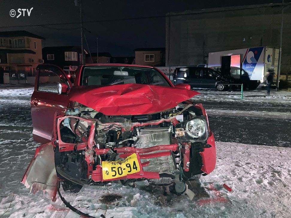 車同士が衝突　子ども含む3人搬送　70代女性死亡　千歳市