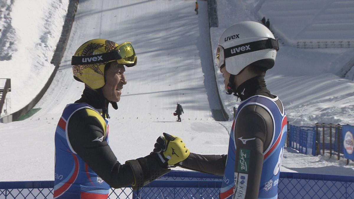 【スキージャンプ】佐藤慧一自社大会V！3位レジェンド・葛西紀明と健闘を称え合う