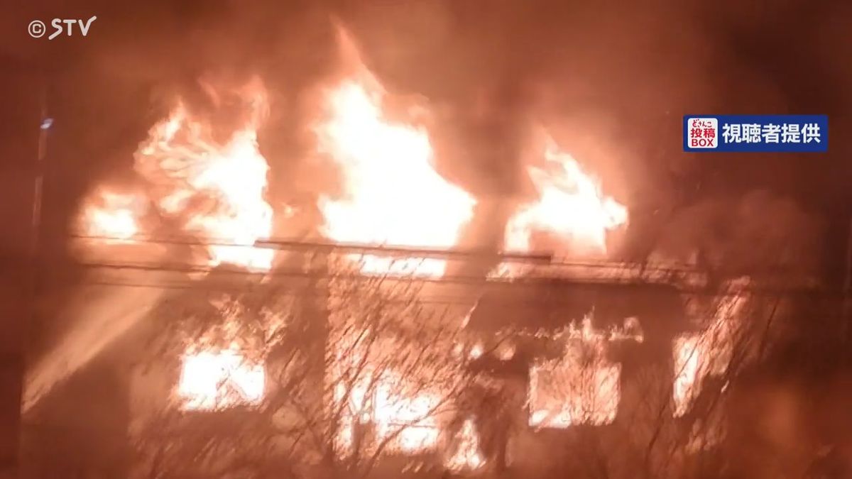 「住宅から炎が見える」住宅ほぼ全焼　内部から年齢性別不明の1人の遺体　札幌市東区