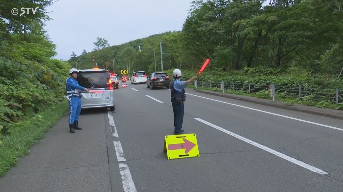 中国人観光客が乗っていたレンタカーと乗用車が衝突　重傷１人を含む５人がけが　北海道芦別市