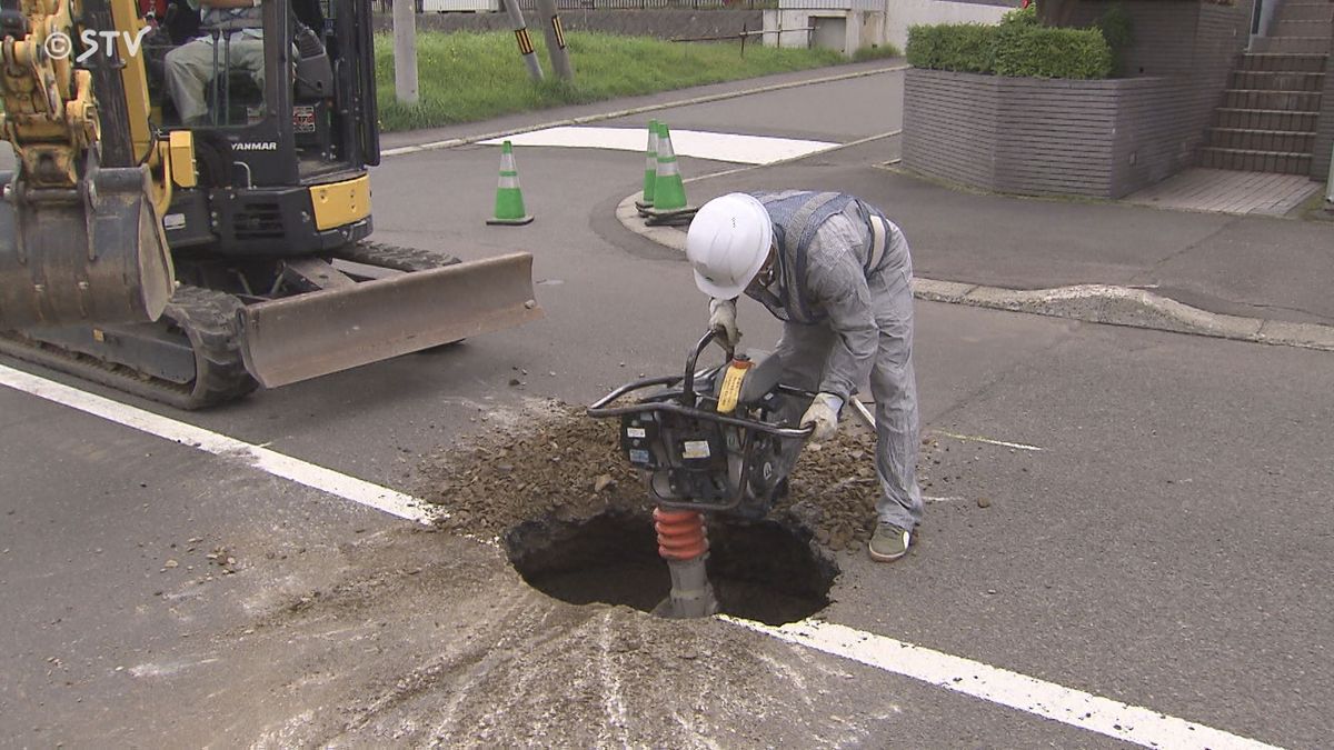 付近では過去にも道路陥没（2018年撮影）