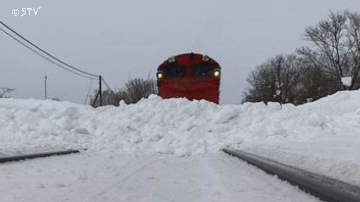 線路に人為的な雪（画像提供：JR北海道）