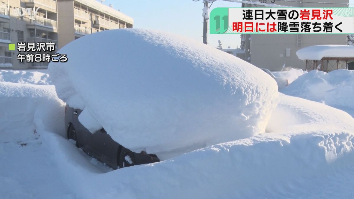 岩見沢市民きょうもうんざり　記録的大雪に除雪・排雪に追われる　今日を乗り切れば明日は…