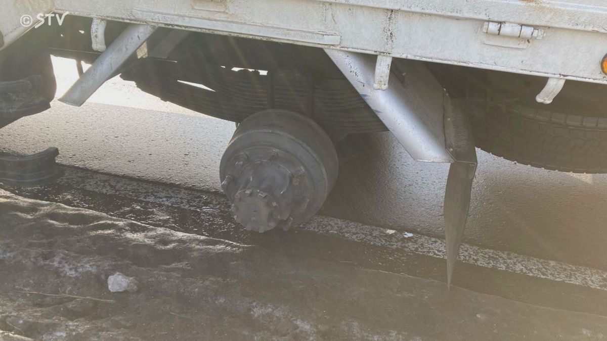 国道でトラックのタイヤ2本が脱落　対向車線を走っていた大型車に衝突　北海道小樽市