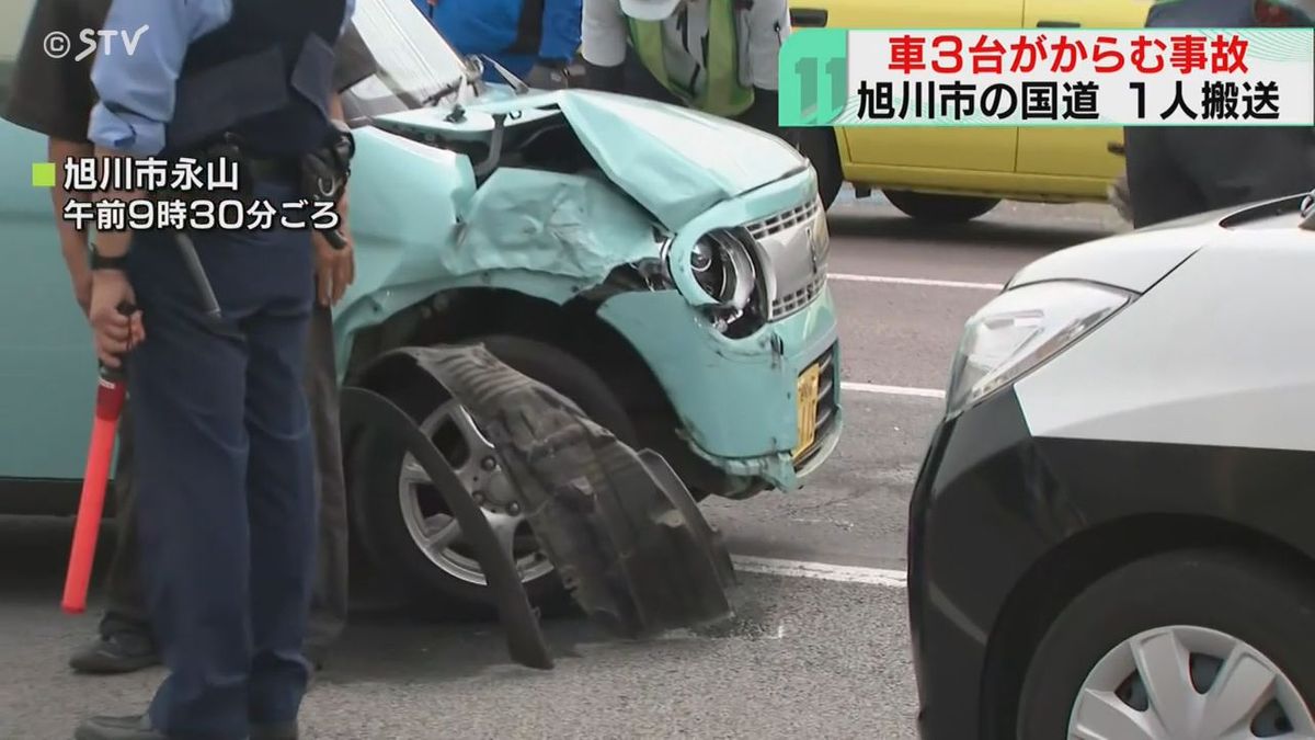 ボンネットが”くの字”に…事故の衝撃　旭川の国道交差点で車３台絡みの事故　右折待ちの車に…