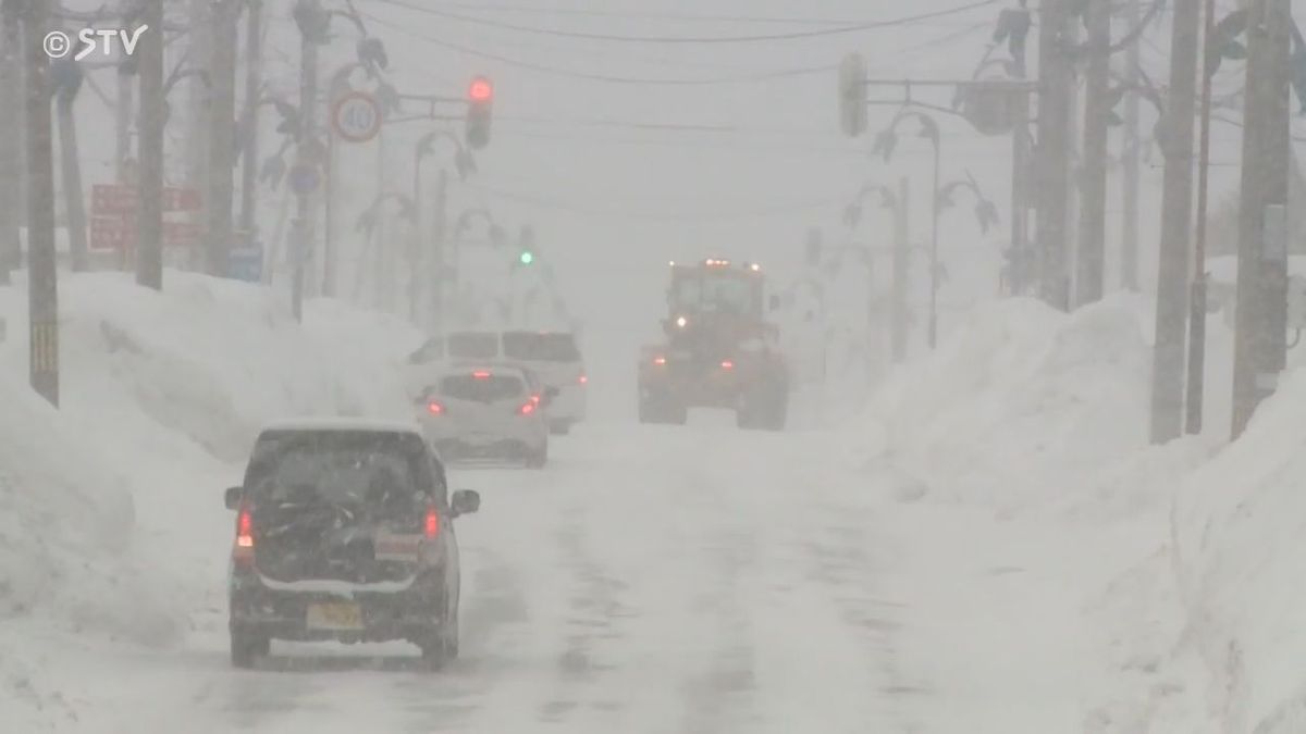 終わらない雪かき　記録的大雪から２日「帰れず…やっと戻ってきた」一部列車が運転再開　帯広市