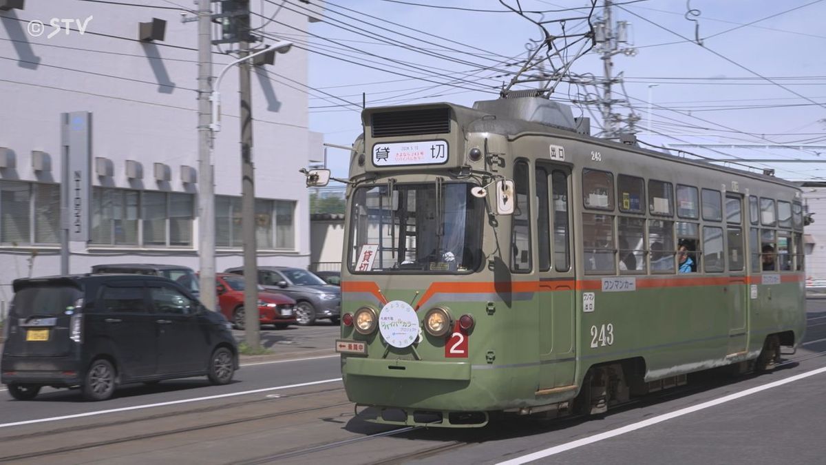 【ラストラン】札幌の路面電車243号　最後の雄姿は復刻塗装で　秘話そして込められた思い