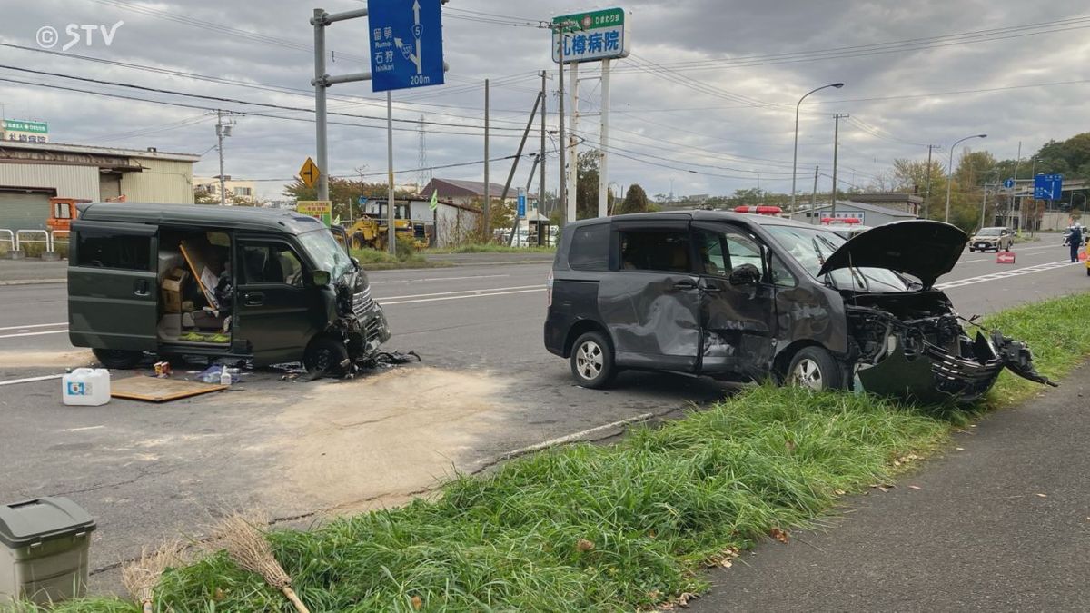 【速報】小樽の国道5号で乗用車と軽乗用車が衝突　男性1人を搬送　Ｕターンしようとして衝突か