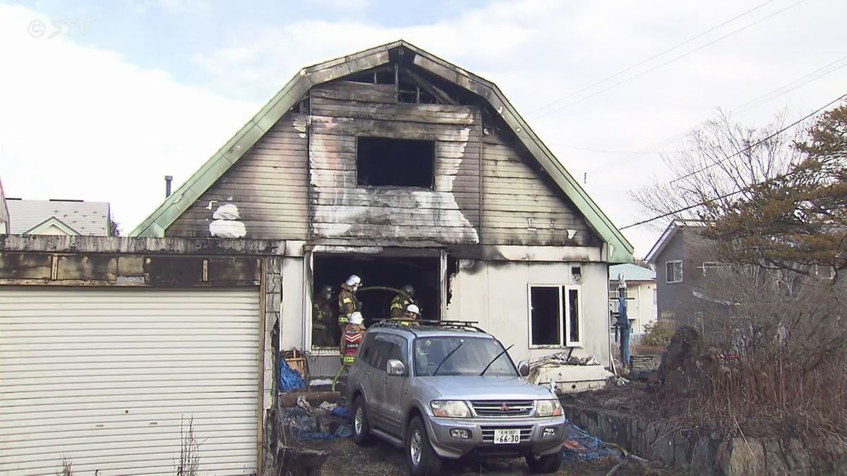 住宅火災で性別不明の遺体　住人の高齢男性か　北広島市　　