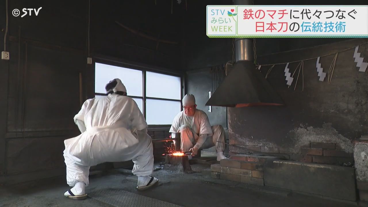鋼と格闘「刀づくり」鉄のマチに代々つなぐ技術 廃業が相次ぐ伝統工芸