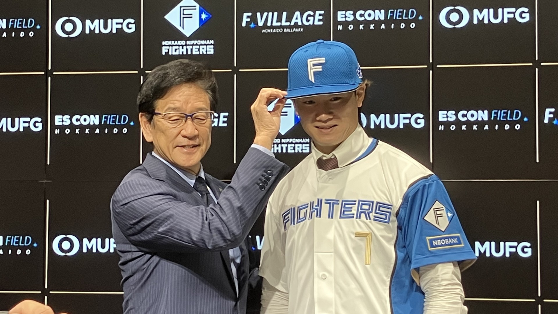ファイターズ】5年ぶり復帰 西川遥輝 エスコンフィールドで入団会見
