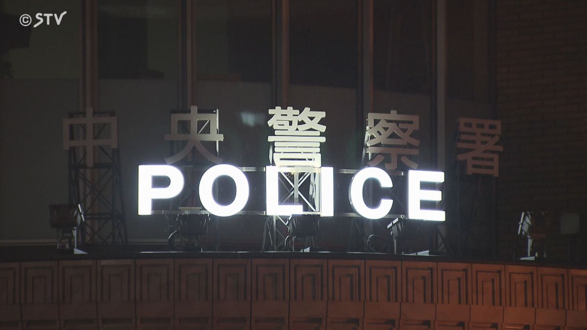 酒に酔ってドアミラーを足蹴り　男（23）逮捕　「飲みすぎて記憶にない」と否認　札幌市