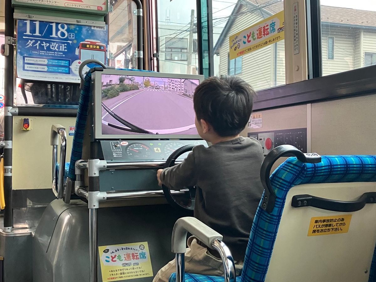 3歳の男の子が”運転”