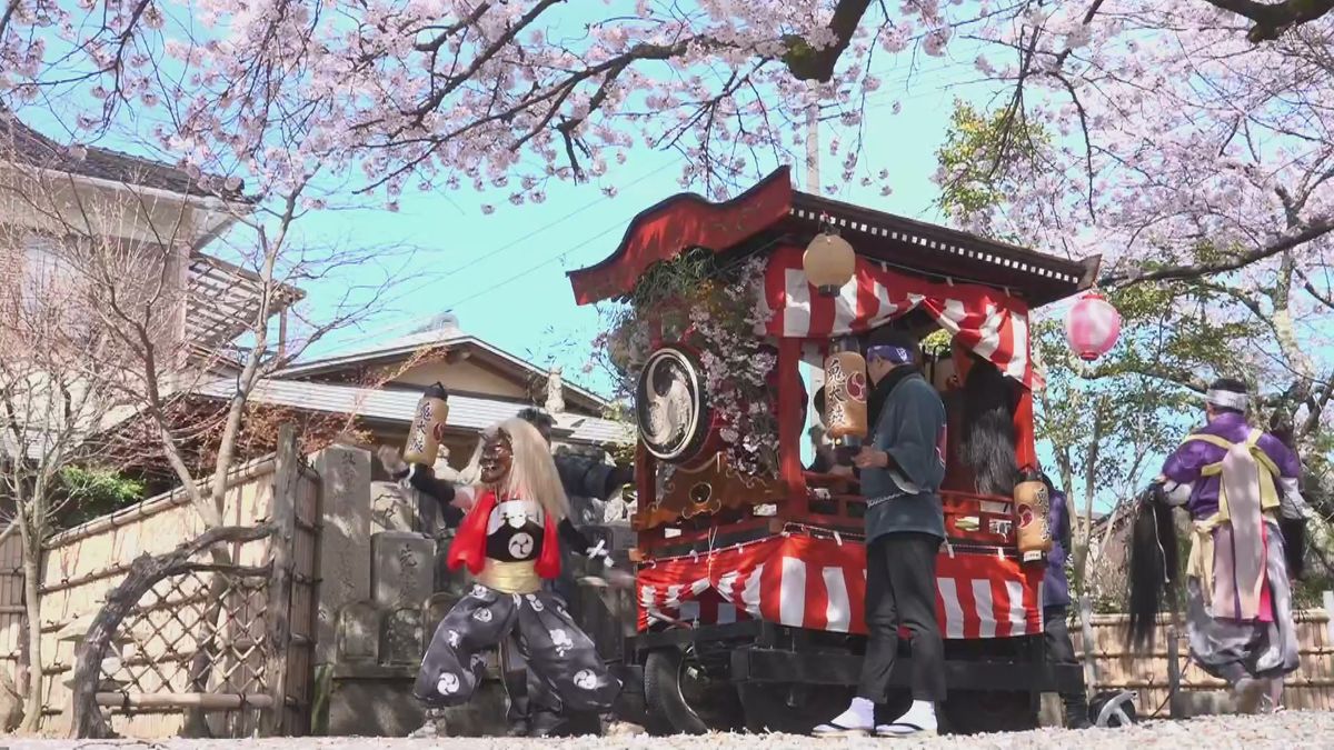 佐渡の伝統芸能「鬼太鼓」に魅せられ　アメリカの太鼓団が春まつりに参加 《新潟》