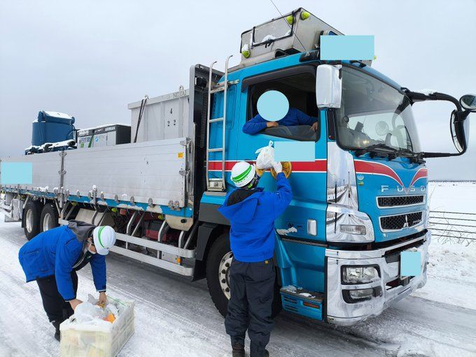 北陸道・新潟中央JCTから巻潟東インターまで通行止め　12時頃に通行止め解除の見込み　道路上の車の“滞留”は解消　《新潟》