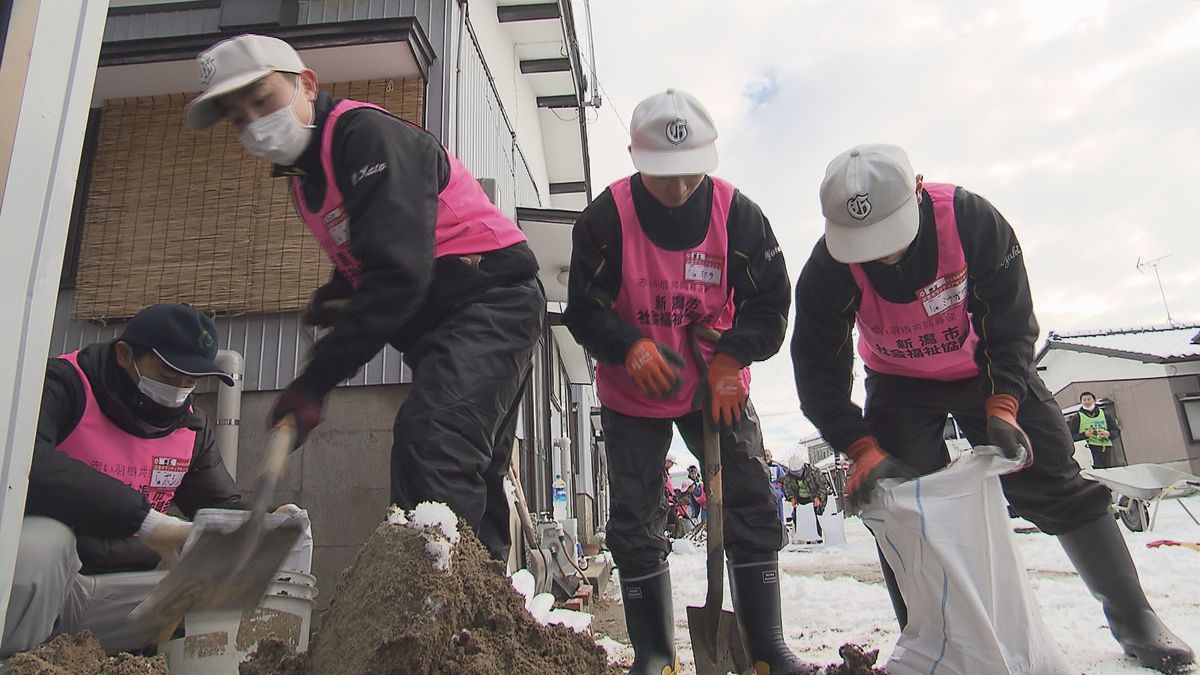 地震で被害を受けた新潟市西区　高校の野球部員が土砂撤去のボランティア活動《新潟》