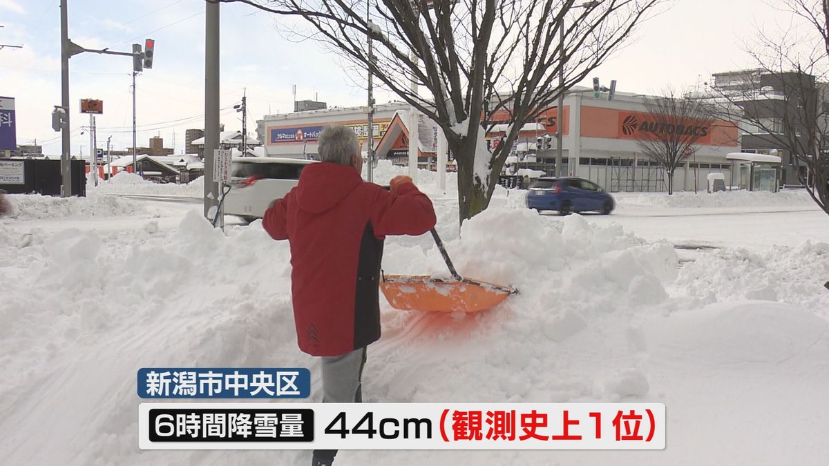 6時間で44センチ…積雪増で新潟市は交通機関に影響