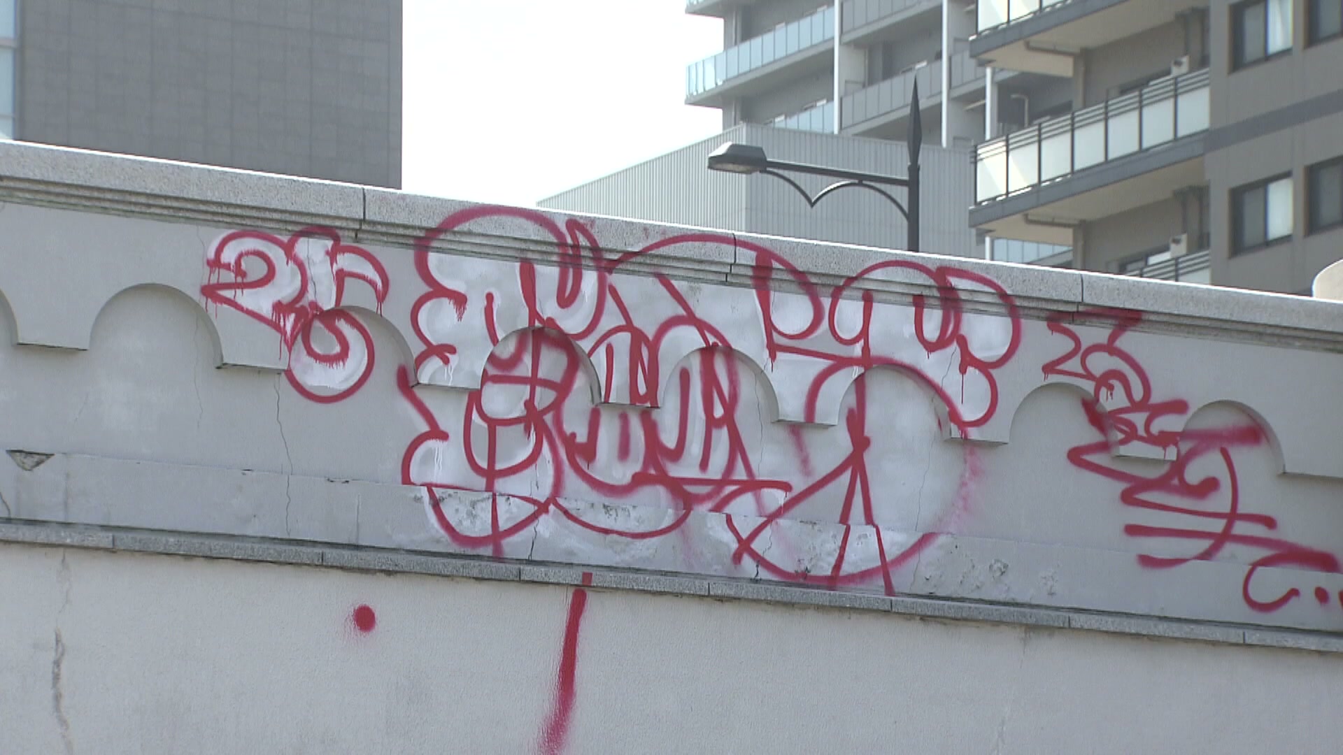 注目された記事2025】落書きの代償 国の重要文化財“萬代橋”に落書き