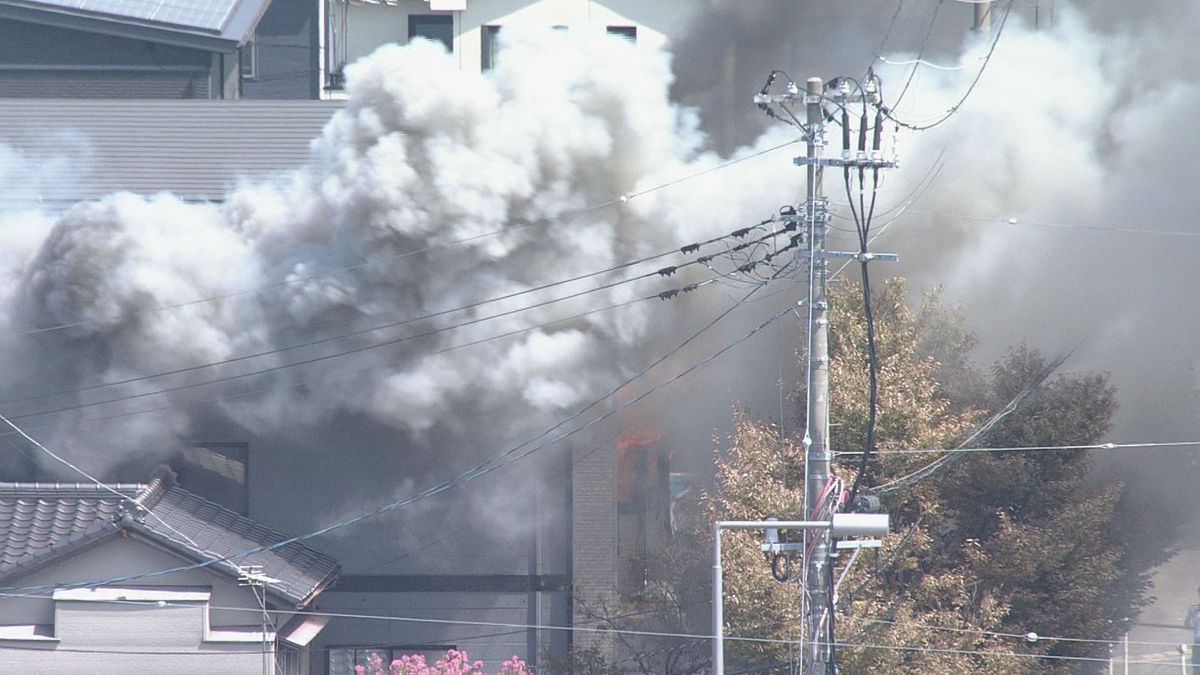 【速報】新潟市中央区で住宅が炎上中　消防が消火活動中