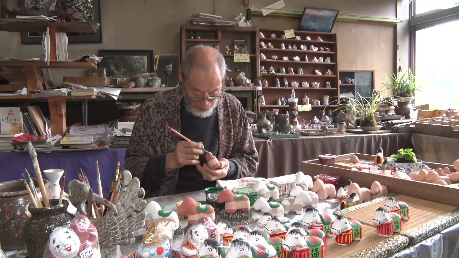 来年の干支「うま」の土鈴づくり　佐渡市の工房で製作のピーク《新潟》