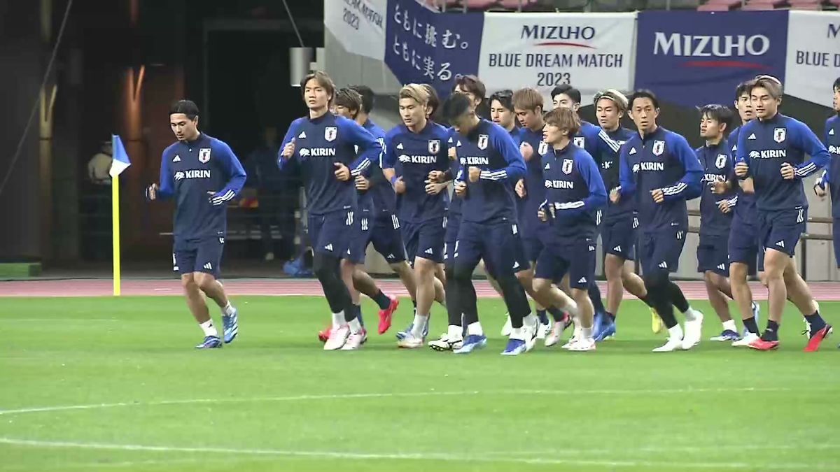 サッカー日本代表がデンカビッグスワンスタジアムで