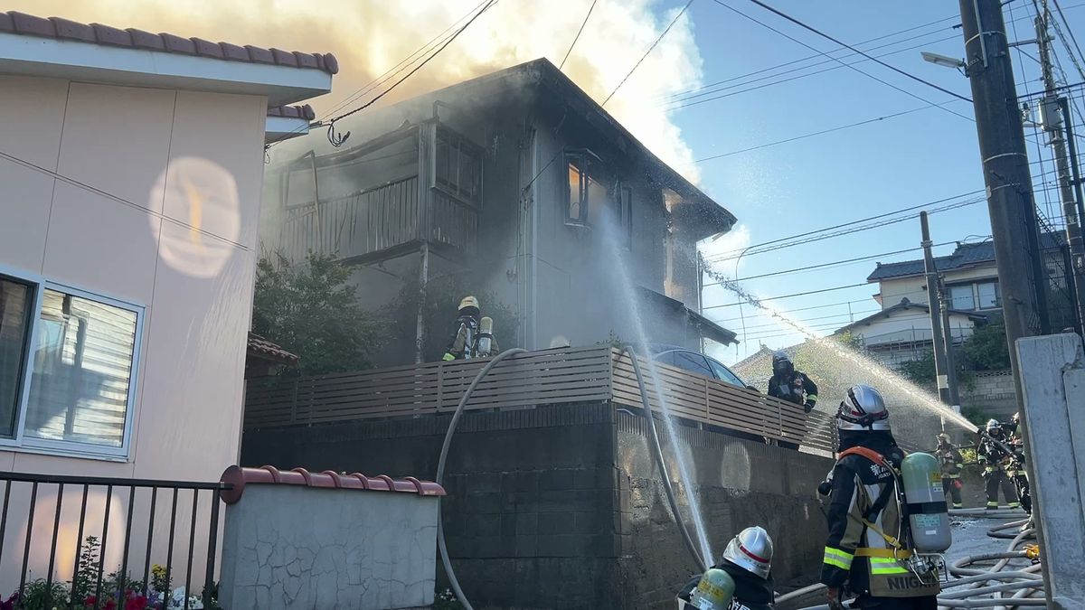 新潟市西区で住宅火災　消防が消火活動中　《新潟》　