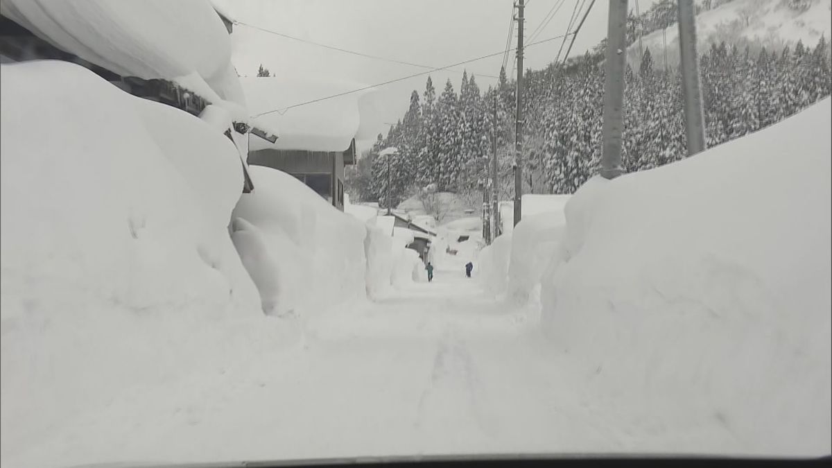 「38豪雪以来」積雪3メートル超えの阿賀町・福取集落　住民が雪かきに追われる　17日頃から再び大雪の可能性《新潟》