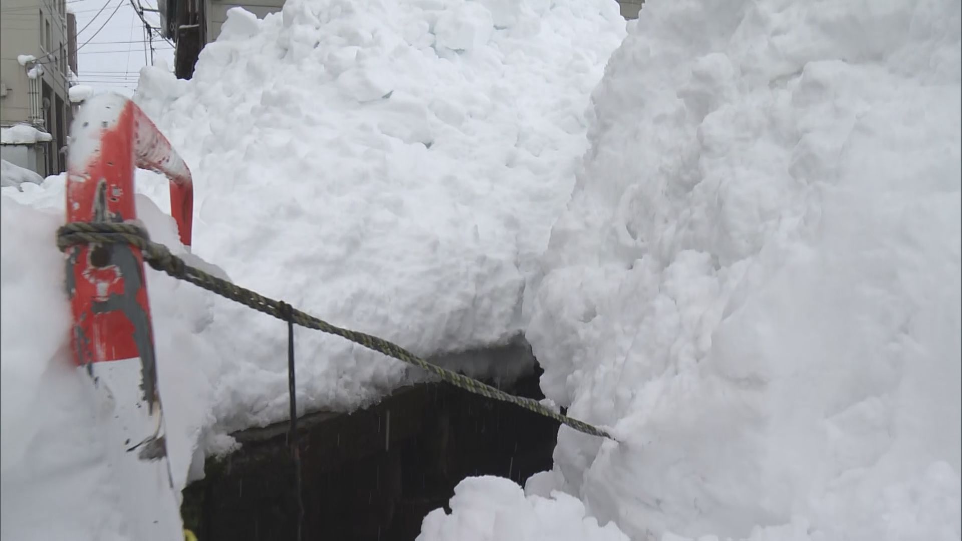続報】除雪中に水路に流され男性2人死亡 詰まった雪を流そうとしたか