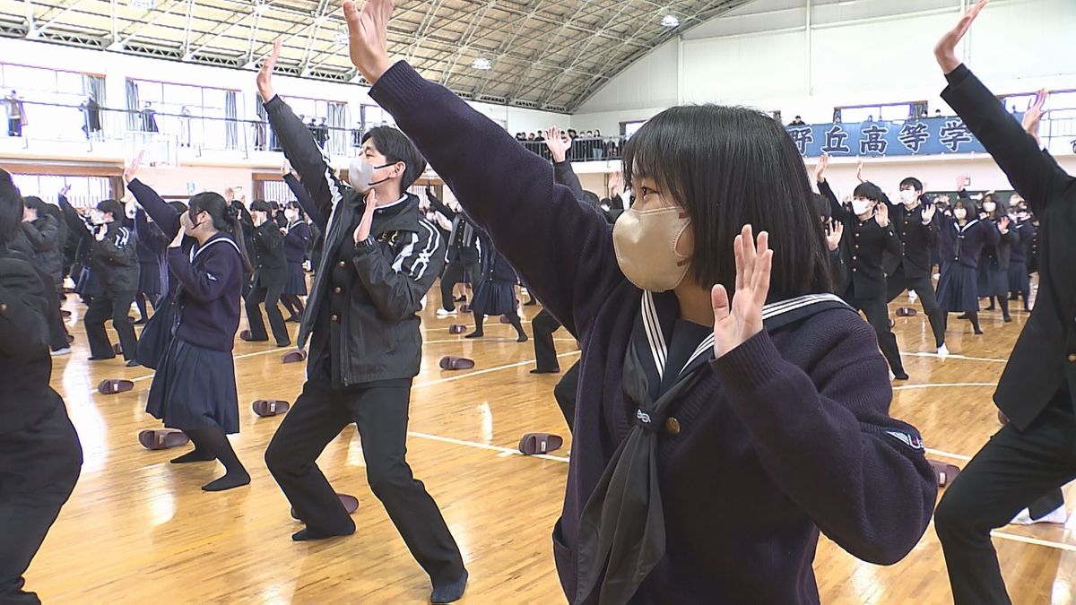 大学入学共通テスト目前　受験生たちが気合い入れ　大分上野丘で「天突き」大分舞鶴は「オーコール」