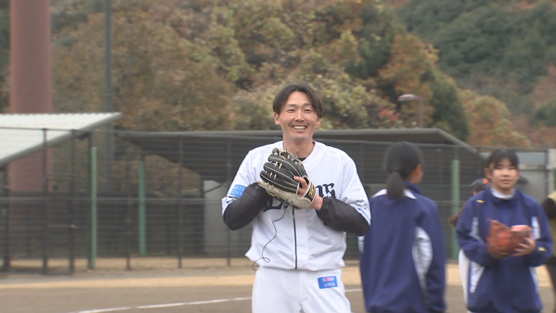 ソフトボール経験者の埼玉西武ライオンズ・源田壮亮選手が古里の大分で