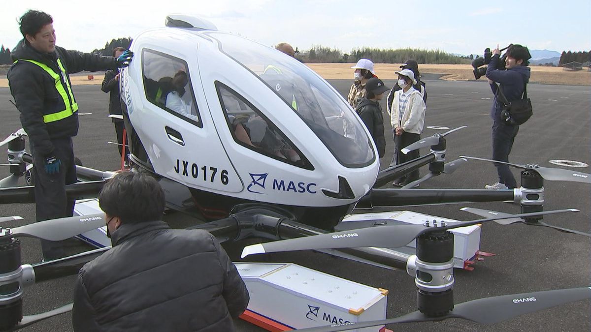 「空飛ぶクルマ」実証飛行　児童たちも見守るなか約3分間飛行　大分