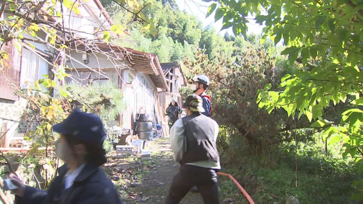 日田市の住宅で火事　木造2階建ての倉庫や家の壁などが焼ける　大分