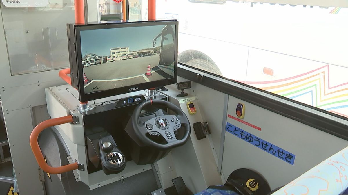 路線バスに初“こども運転席”　ハンドルや扉の開閉スイッチ再現「将来乗務員になるきっかけになれば」大分