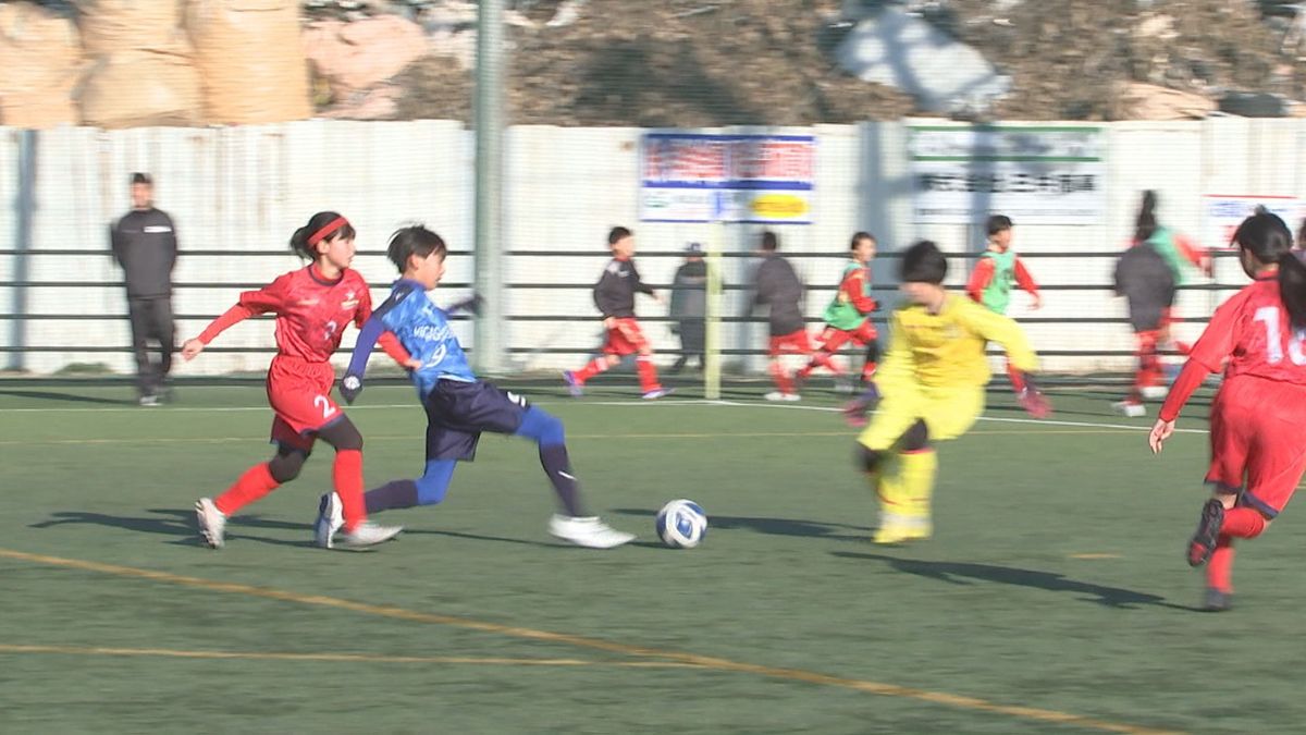 「だいしんカップU-12　サッカー大会」開幕　大分市や佐伯市など４４チームが参加　決勝はあす１９日