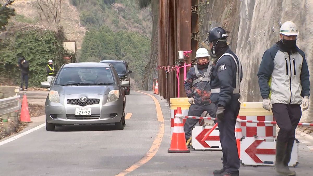 土砂崩れで全面通行止めだった日田市の国道386号　片側交互通行に　大分
