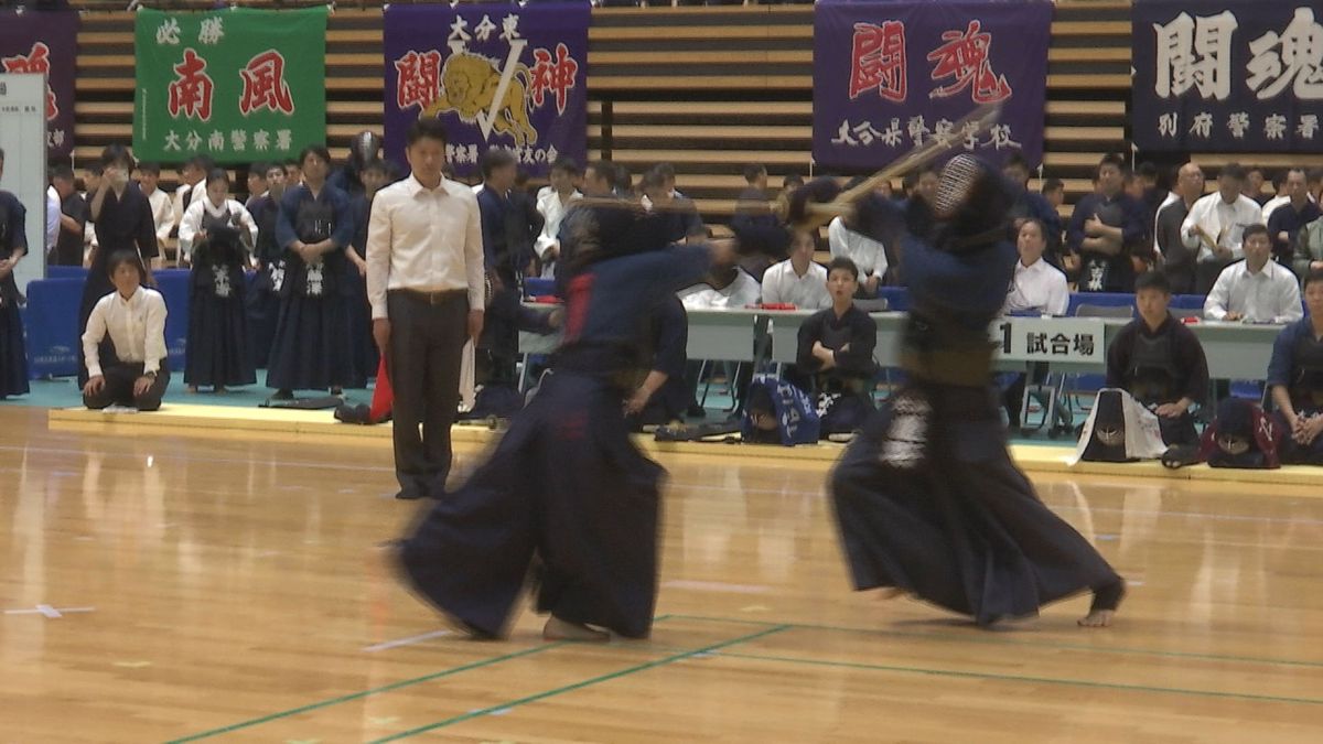 警察官360人が熱戦　柔道・剣道の技を競う大会　日ごろの稽古の成果を発揮　大分